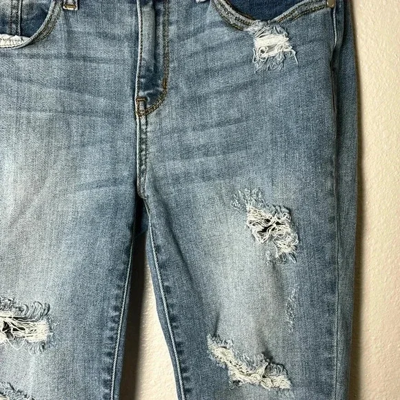 Judy Blue Capri Fit Light Wash Distressed Denim - Picture 3 of 11